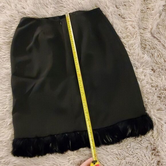 Fun black pencil skirt with feather lined bottom - Picture 7 of 7